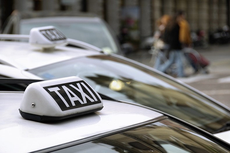 Chauffeur de taxis : que savoir sur les services des centrales de taxis ?